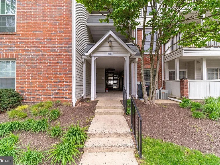 3920 Penderview Dr — Photo 15