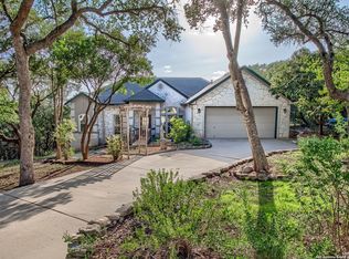 1190 Northlake Dr, Lakehills, TX 78063
