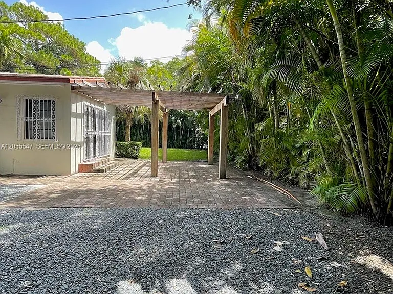 828 Lorca St — Photo 24