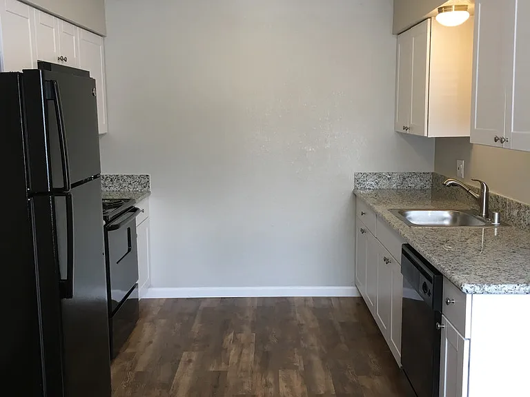 Sutter Commons Apartments — Photo 13