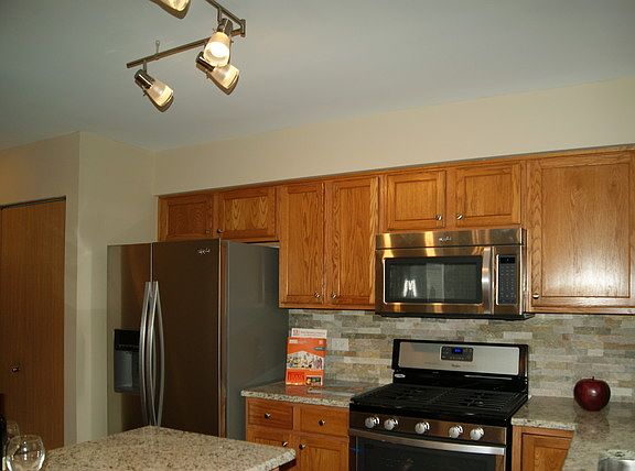 3rd image of 608 Larkspur Dr