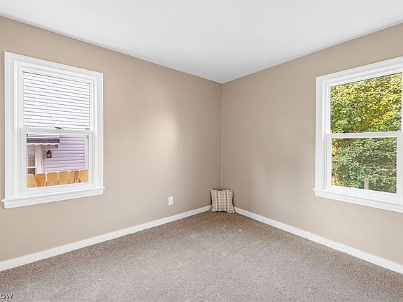 4th image of 1632 Redwood Ave