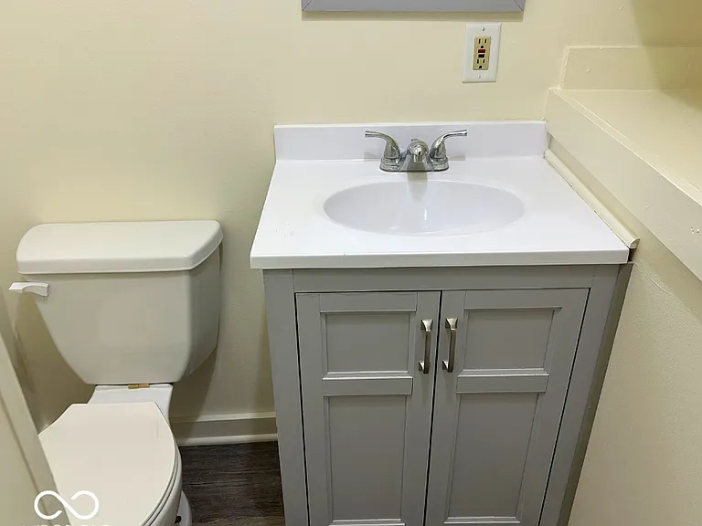 814 Powell St — Photo 23