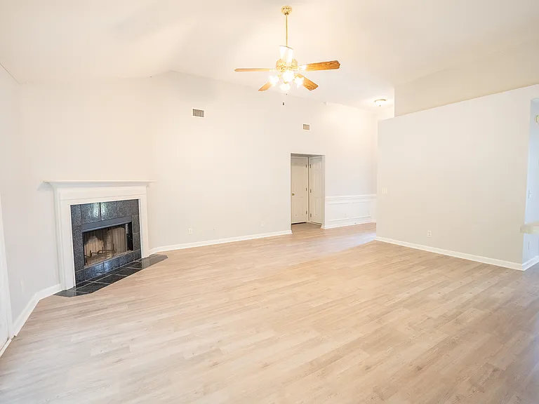123 W Tisbury Ln — Photo 8