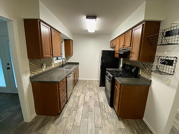 4th image of 610 SE 10th St