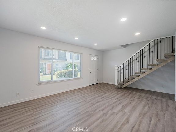 4th image of 10062 Ellis Ave