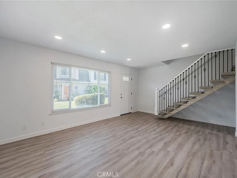 10062 Ellis Ave — Photo 4