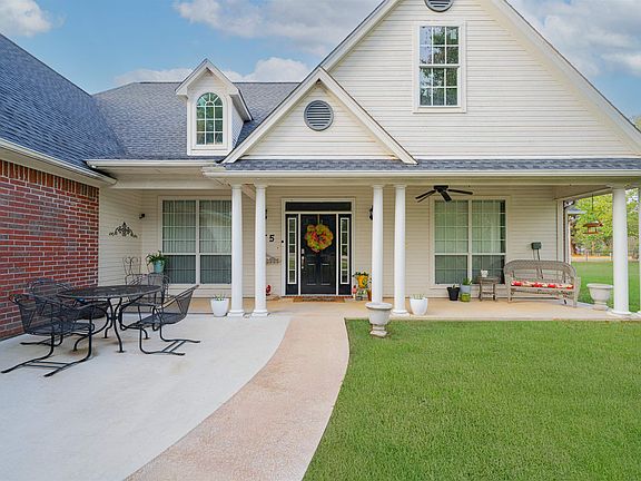 2nd image of 345 Oakwood Dr