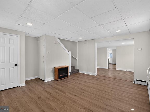 3rd image of 517 Maple St