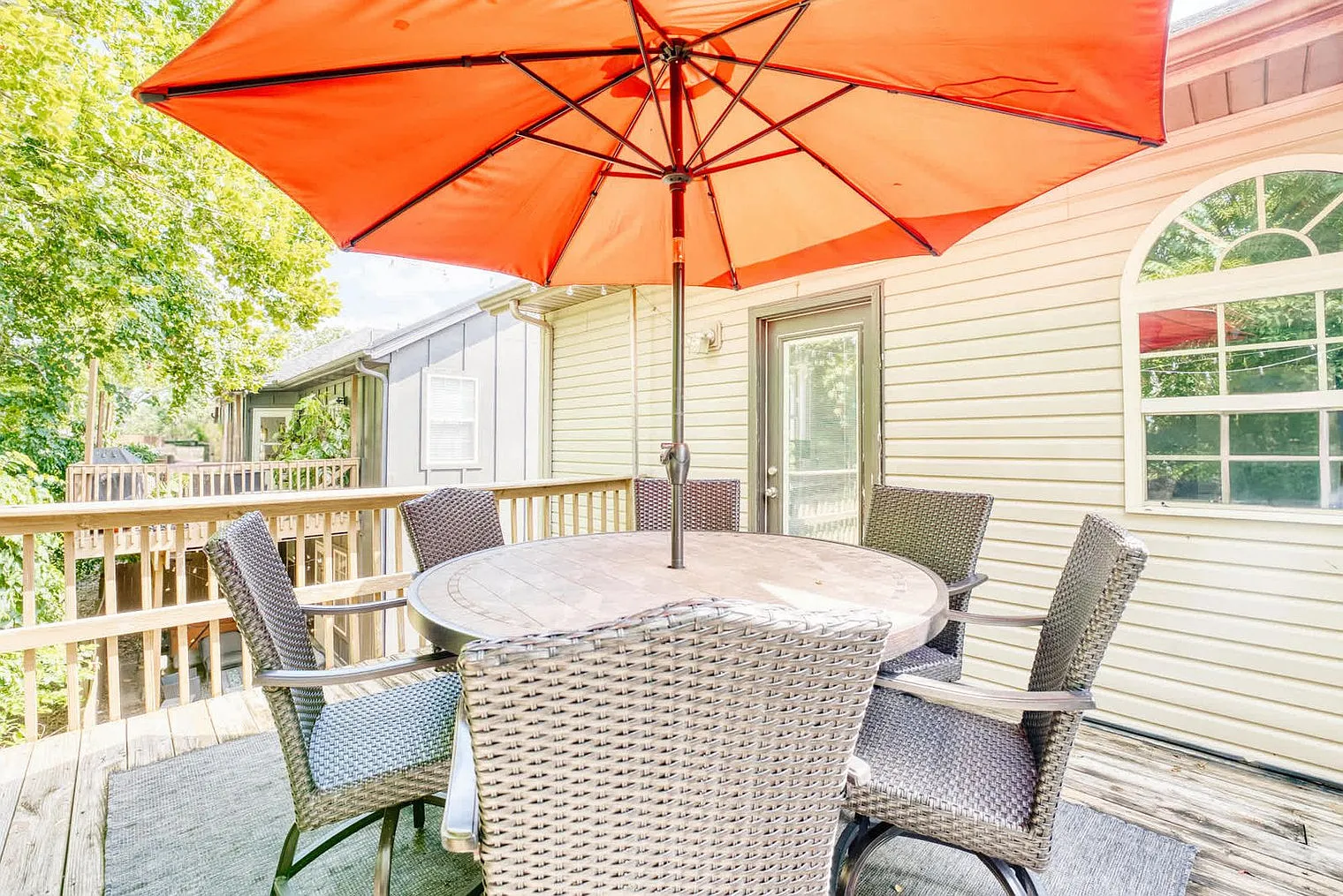 4 bed, 2.0 bath, 2303 sqft, $3,697 — Photo 3