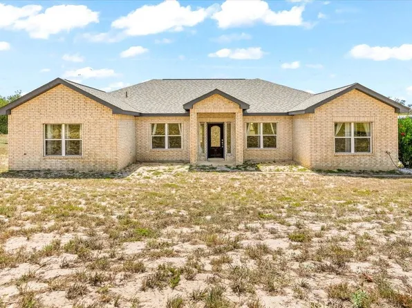 254 Broken Arrow, Floresville, TX 78114
