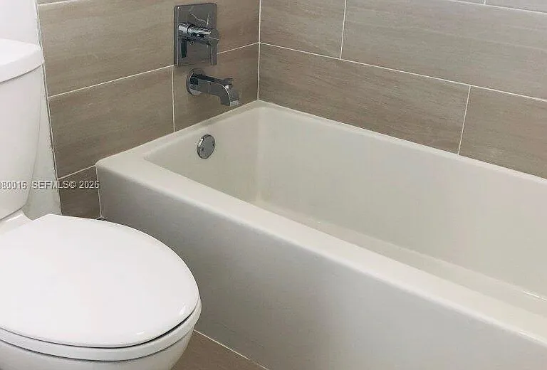 930 Benevento Ave #930 — Photo 8