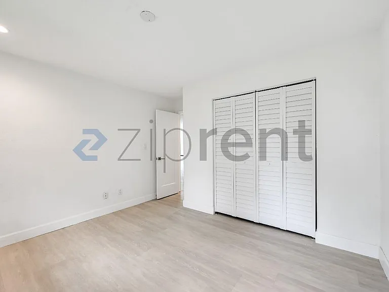 232 Palm Dr #6 — Photo 23
