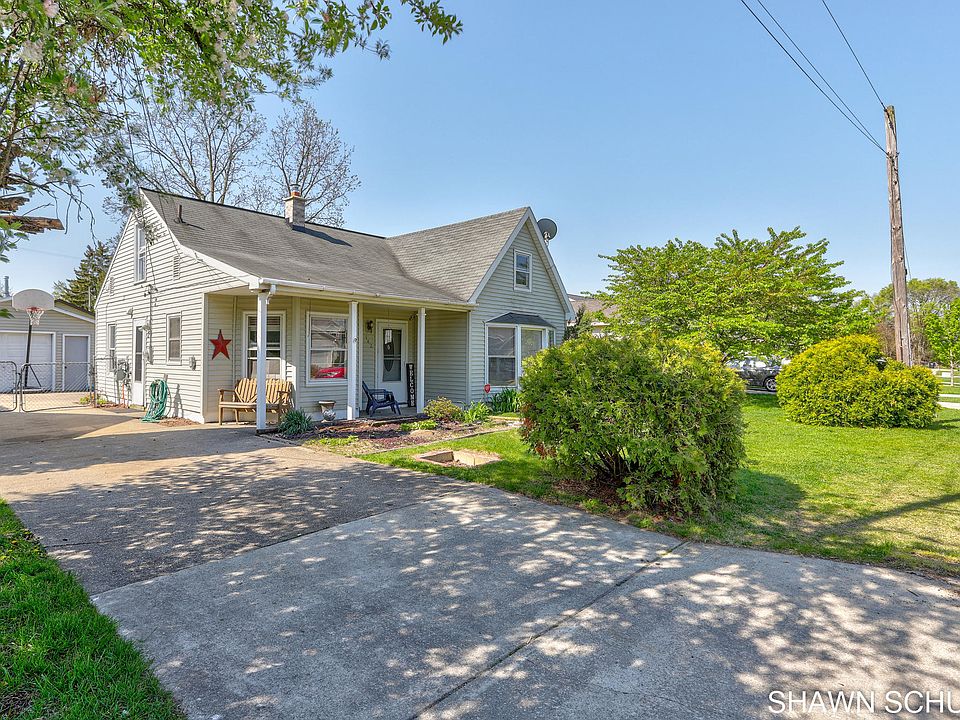 1st image of 142 Regent St SE