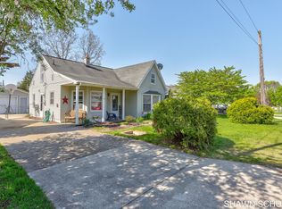 142 Regent St SE, Kentwood, MI 49548