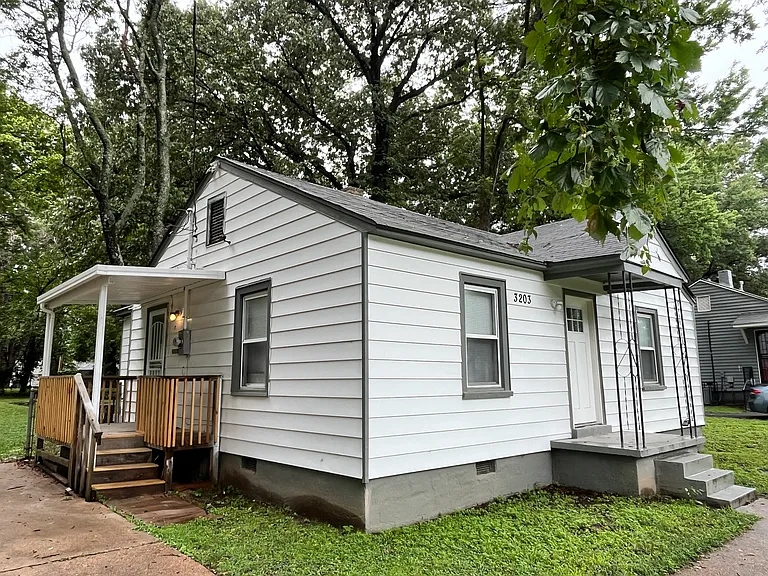 3203 Sunrise St — Photo 3