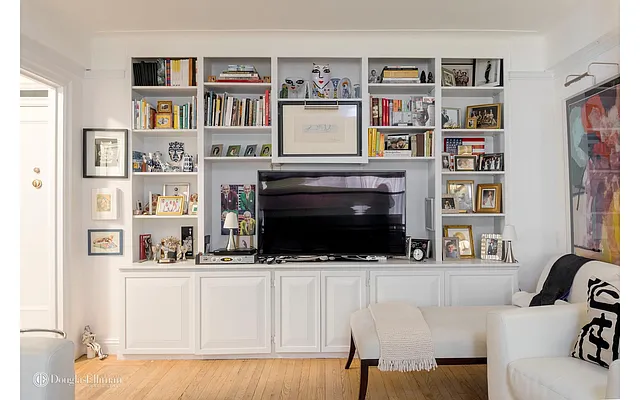 Sold by Douglas Elliman | media 21