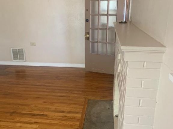 2nd image of 932 Hickory St