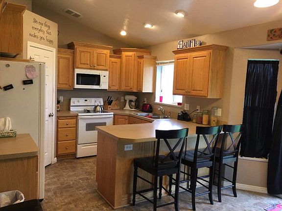 4th image of 3205 E Pinnacle Dr