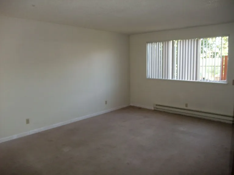 1954 NW Hayes Ave — Photo 5