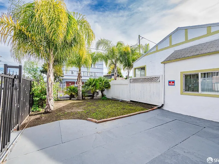 6029 Macarthur Blvd — Photo 36