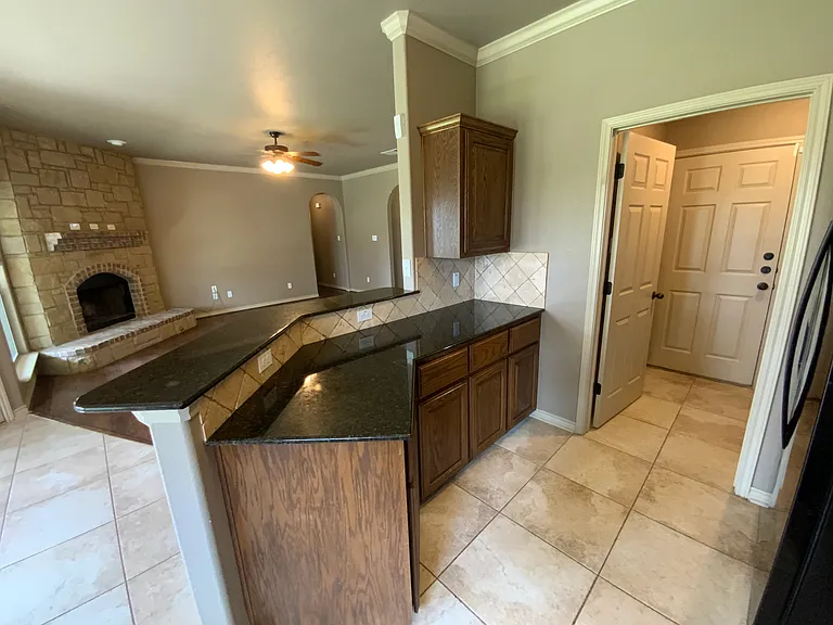 5705 Alexandria Dr — Photo 9
