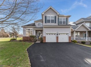 44 Colts Ln, Raritan Twp., NJ 08822