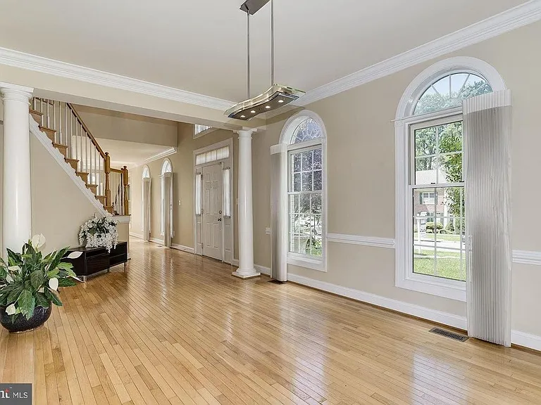 305 Flannery Ln — Photo 3