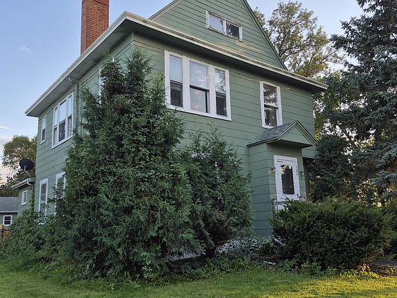 2nd image of 102 3rd St SE