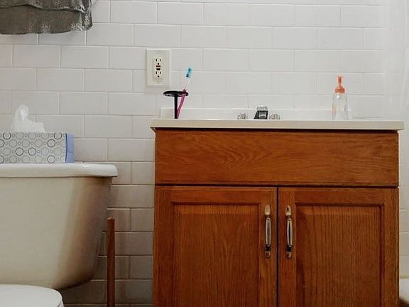5th image of 204 Livingston St APT 43