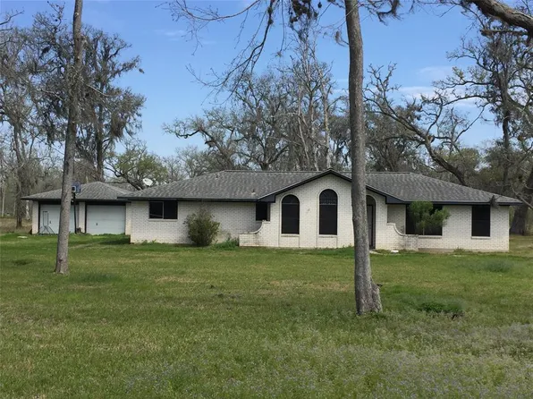 125 County Road 201b, Angleton, TX 77515
