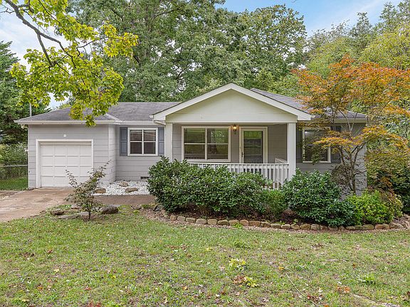 3rd image of 3860 Fairfax Dr