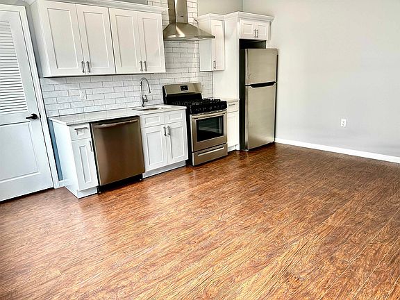 3rd image of 40 Vroom St #3A