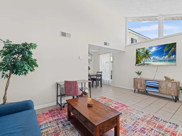 524 6th Ave N, Jacksonville Beach, FL