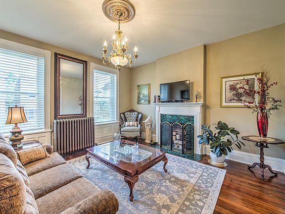 4th image of 2820 Magnolia Ave