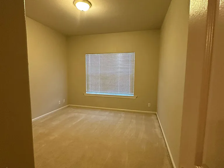 2 Bedroom, 2 Bathroom Townhouse with Attached Garage and Washer/Dryer Hookups! — Photo 11