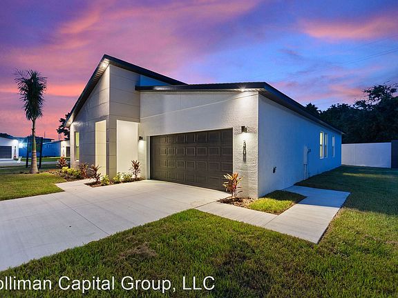 3rd image of 300 Royal Palm Cir