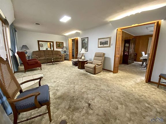 4th image of 202 Douglas Dr