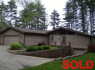 8957 Bay Dr NE, Mineral City, OH 44656