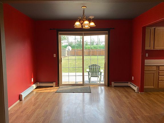 3rd image of 215 Princess Dr