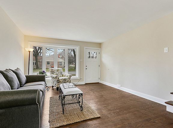 2nd image of 15647 Lavergne Ave
