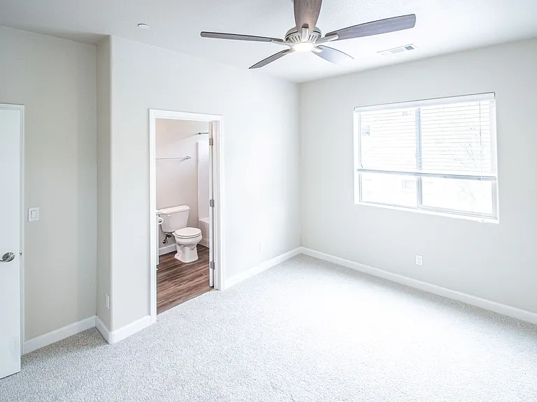 Alder Creek Apartments — Photo 16