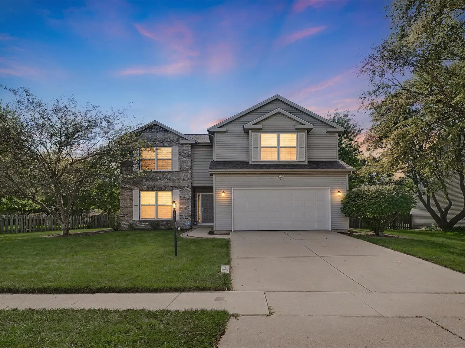 4 bed, 2.5 bath, 2291 sqft, $2,800 — Photo 1