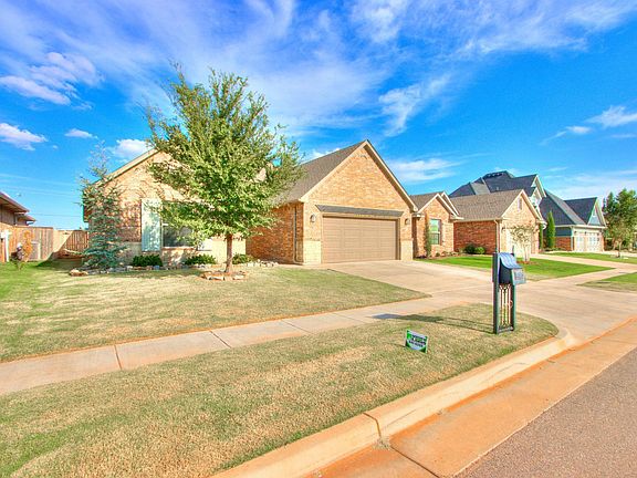 5th image of 14516 Privas Ln