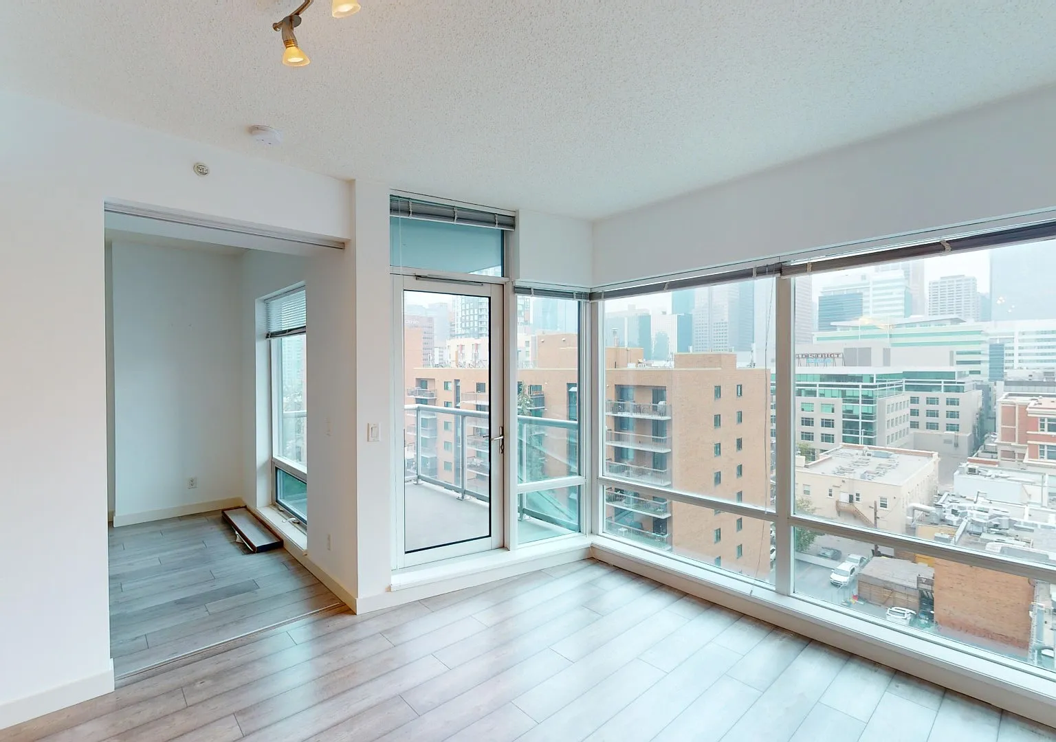 802 13 Ave SW — Photo 4