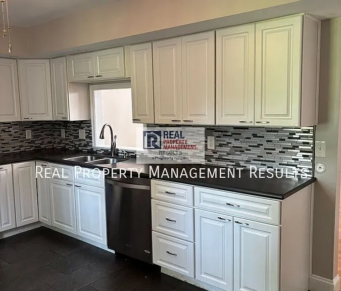 114 Olde Newburgh Dr — Photo 5