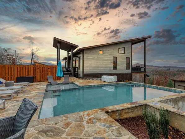 1083 Synacia Dr, Mineral Bluff, GA 30559