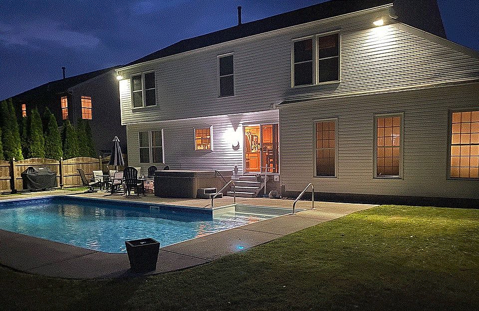 2nd image of 8203 Dampier Cir
