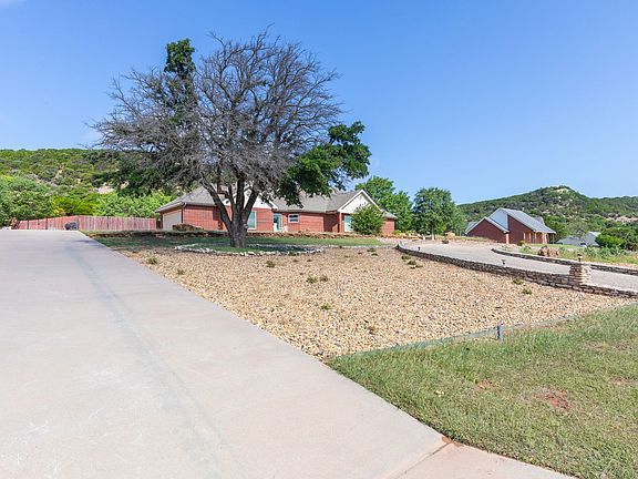 5th image of 364 Alexandra Dr