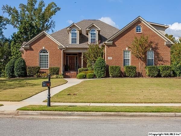 1st image of 2710 Kentshire Cir SE